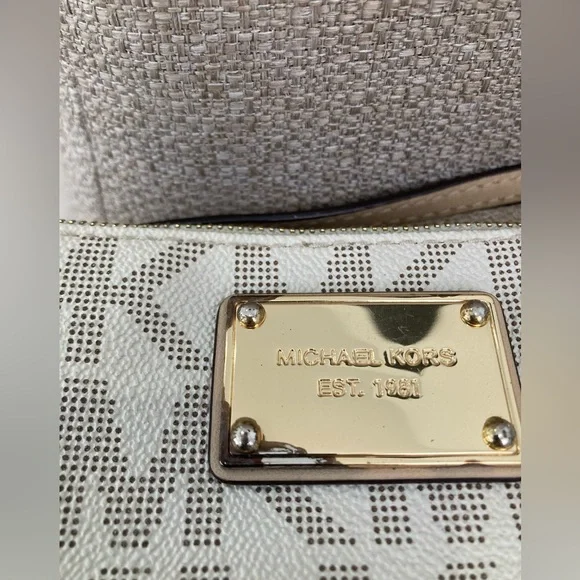 Michel Kors Logo Wristlet - Picture 5 of 5